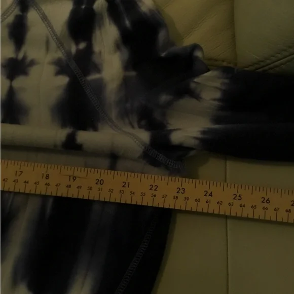 GREEN TEA Size XL Sweatshirt, blue and white tie-dye long sleeve, Crewneck. - Picture 5 of 6